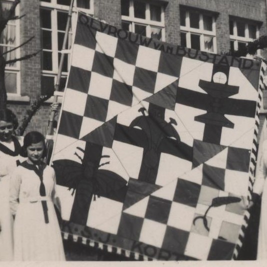 Bestand:Vlag OLV Bijstand Kortrijk.jpg